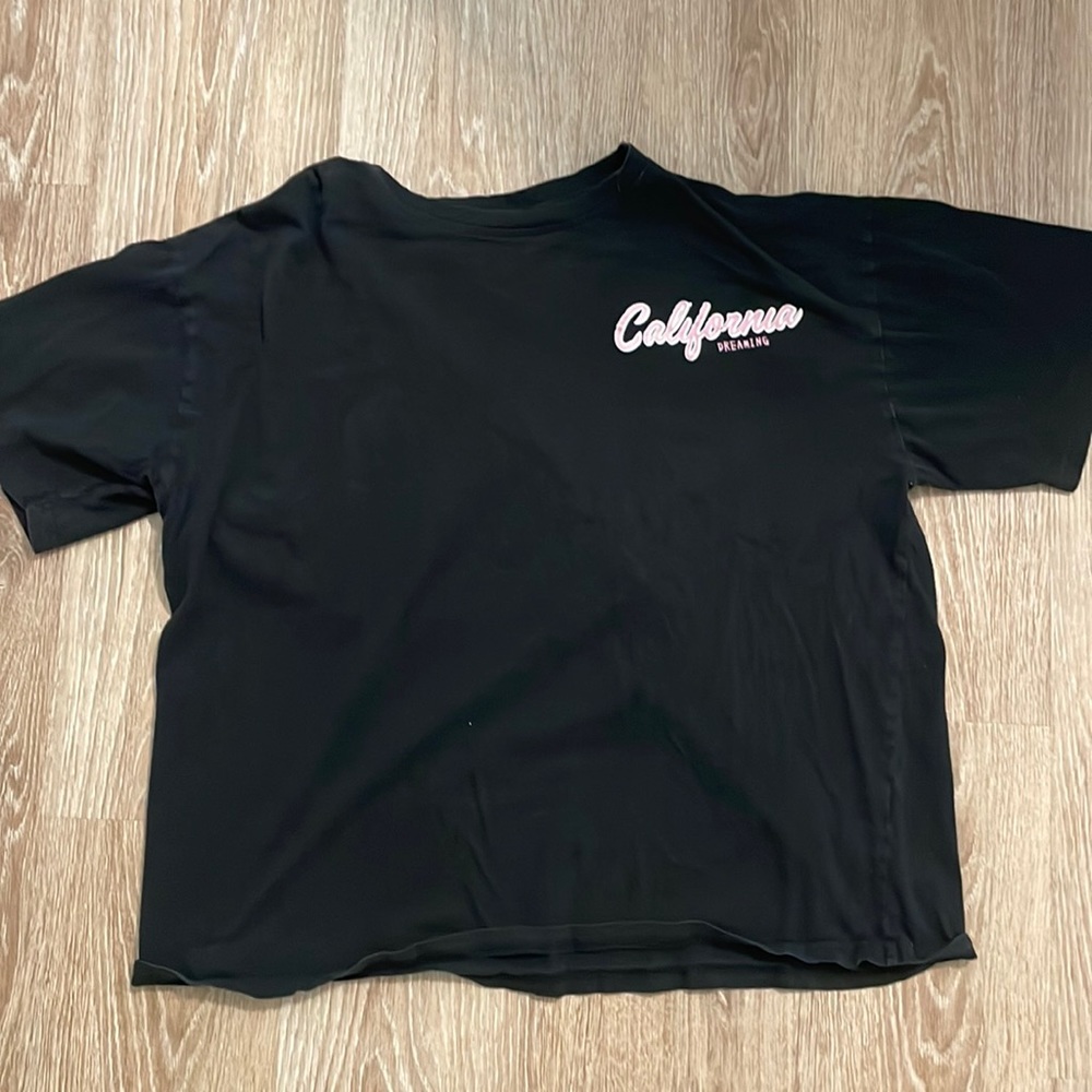 California Dreamin graphic tee size: large